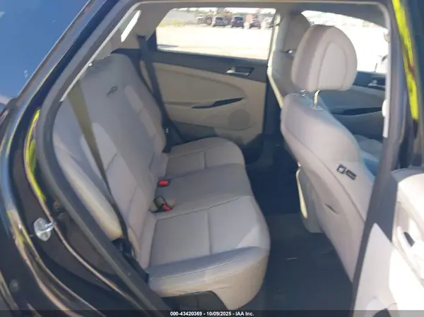 KM8J23A48HU385518 2017 HYUNDAI TUCSON - Image 8