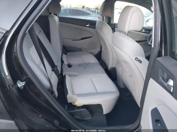 KM8J23A48HU424009 2017 HYUNDAI TUCSON - Image 8