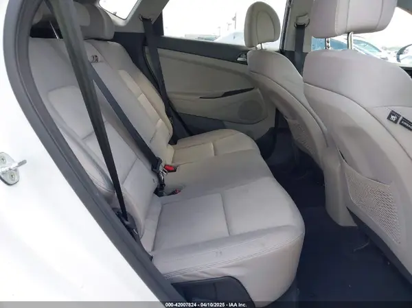 KM8J23A48HU430733 2017 HYUNDAI TUCSON - Image 8