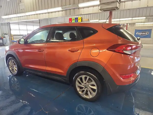 KM8J23A48HU450691 2017 HYUNDAI TUCSON - Image 2