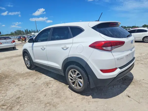 KM8J23A48HU470181 2017 HYUNDAI TUCSON - Image 2