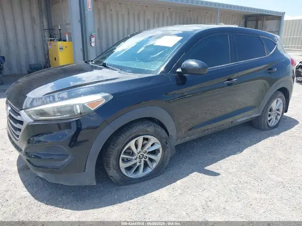 KM8J23A48HU470231 2017 HYUNDAI TUCSON - Image 2