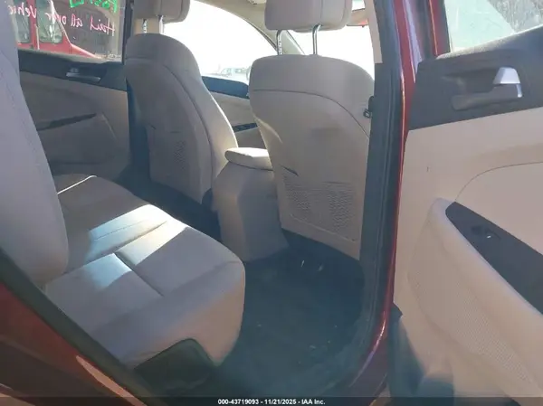 KM8J23A48HU482525 2017 HYUNDAI TUCSON - Image 8