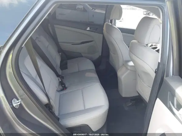 KM8J23A48HU527382 2017 HYUNDAI TUCSON - Image 8