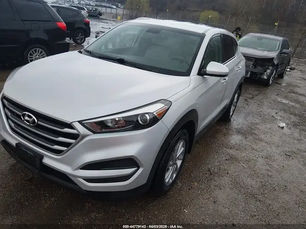 KM8J23A48HU555506 2017 HYUNDAI TUCSON - Image 2
