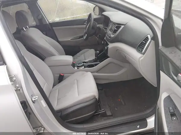KM8J23A48HU555506 2017 HYUNDAI TUCSON - Image 8