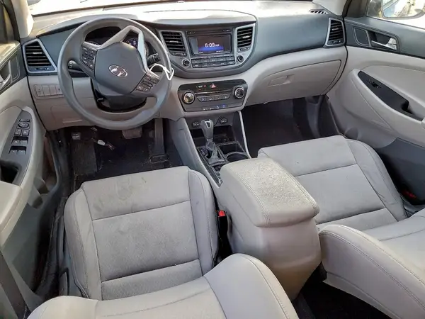 KM8J23A48HU555828 2017 HYUNDAI TUCSON - Image 8