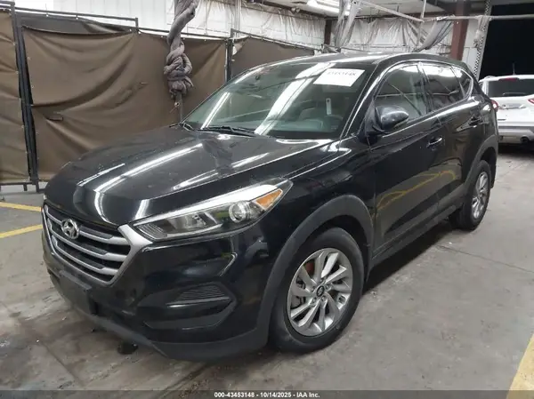 KM8J23A48HU555912 2017 HYUNDAI TUCSON - Image 2
