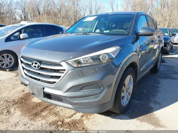 KM8J23A48HU576128 2017 HYUNDAI TUCSON - Image 2