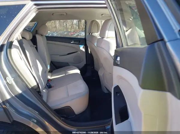 KM8J23A48HU576128 2017 HYUNDAI TUCSON - Image 8