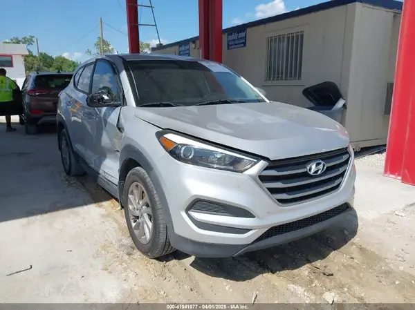 KM8J23A48JU646278 2018 HYUNDAI TUCSON - Image 1