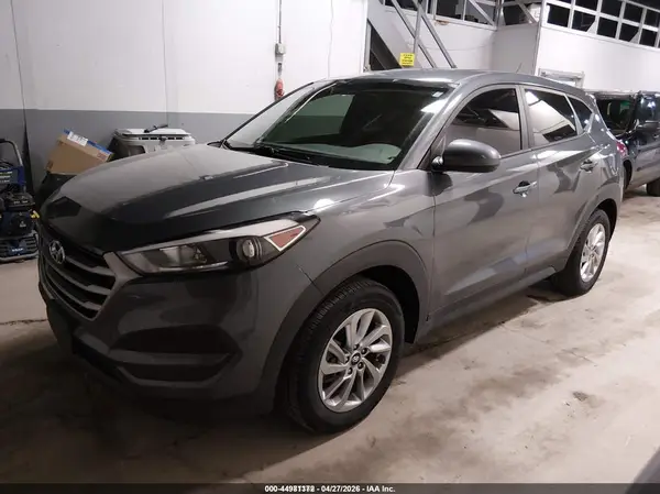 KM8J23A48JU657913 2018 HYUNDAI TUCSON - Image 2