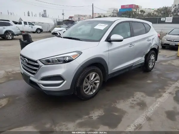 KM8J23A48JU792048 2018 HYUNDAI TUCSON - Image 2