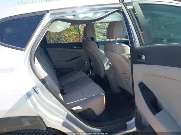 KM8J23A49GU227932 2016 HYUNDAI TUCSON - Image 8