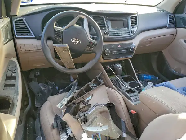 KM8J23A49HU269180 2017 HYUNDAI TUCSON - Image 8