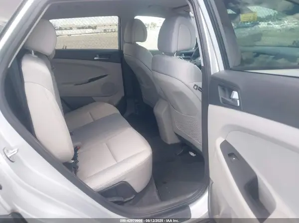 KM8J23A49HU276906 2017 HYUNDAI TUCSON - Image 8