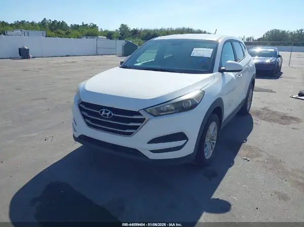 KM8J23A49HU287839 2017 HYUNDAI TUCSON - Image 2