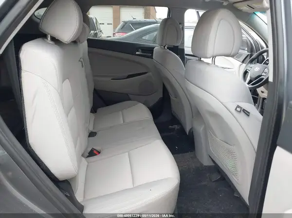 KM8J23A49HU338224 2017 HYUNDAI TUCSON - Image 8