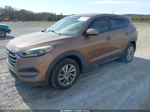 KM8J23A49HU338627 2017 HYUNDAI TUCSON - Image 2