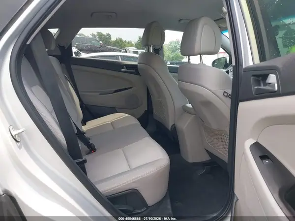 KM8J23A49HU364189 2017 HYUNDAI TUCSON - Image 8