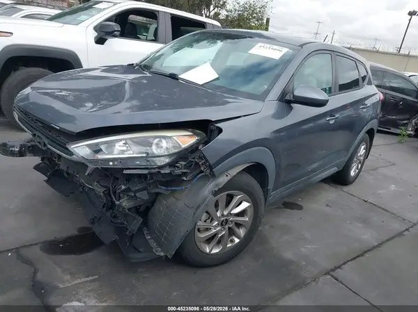 KM8J23A49HU396124 2017 HYUNDAI TUCSON - Image 2