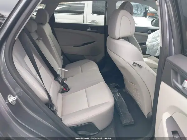 KM8J23A49HU396124 2017 HYUNDAI TUCSON - Image 8