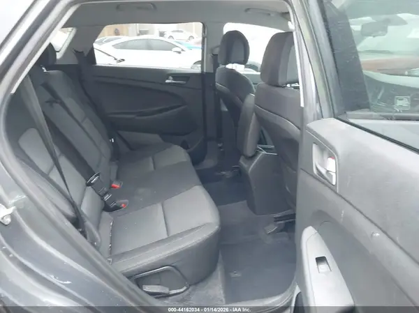 KM8J23A49HU402505 2017 HYUNDAI TUCSON - Image 8