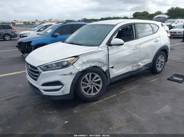 KM8J23A49HU404853 2017 HYUNDAI TUCSON - Image 2