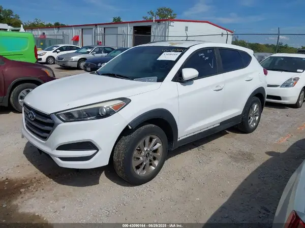 KM8J23A49HU410667 2017 HYUNDAI TUCSON - Image 2