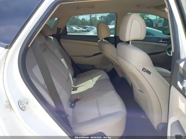 KM8J23A49HU410667 2017 HYUNDAI TUCSON - Image 8