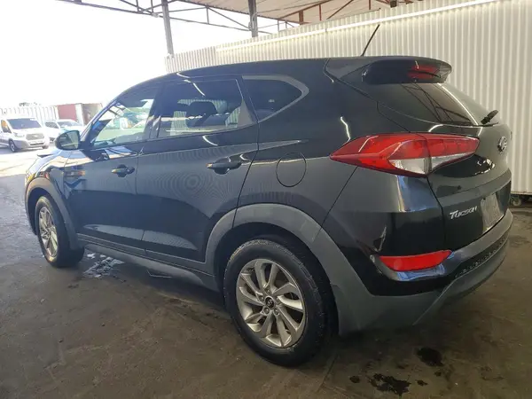 KM8J23A49HU410801 2017 HYUNDAI TUCSON - Image 2
