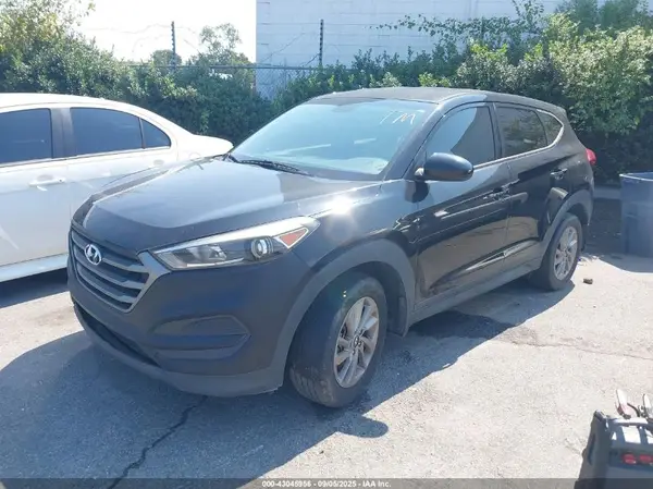 KM8J23A49HU458878 2017 HYUNDAI TUCSON - Image 2