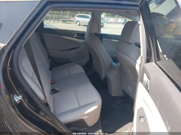 KM8J23A49HU458878 2017 HYUNDAI TUCSON - Image 8