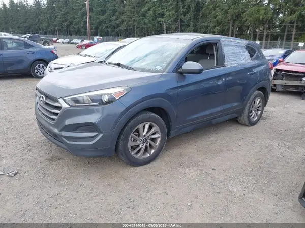 KM8J23A49HU482906 2017 HYUNDAI TUCSON - Image 2