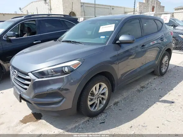 KM8J23A49HU485269 2017 HYUNDAI TUCSON - Image 2