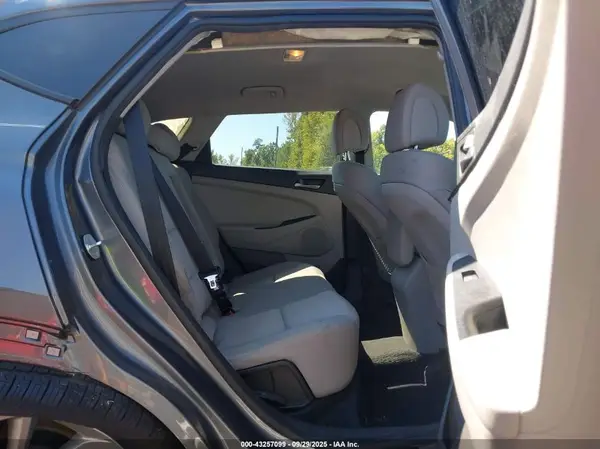 KM8J23A49HU488284 2017 HYUNDAI TUCSON - Image 8