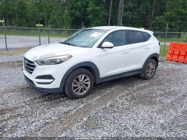 KM8J23A49HU579801 2017 HYUNDAI TUCSON - Image 2