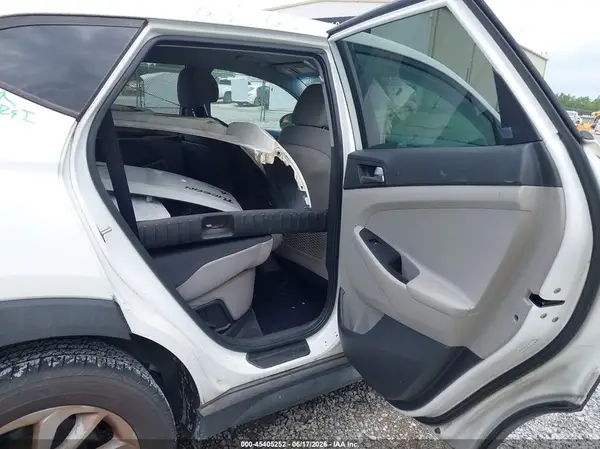 KM8J23A49HU579801 2017 HYUNDAI TUCSON - Image 8