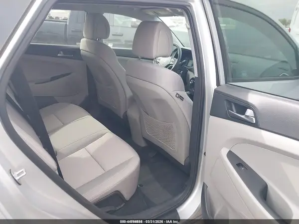 KM8J23A49JU655765 2018 HYUNDAI TUCSON - Image 8