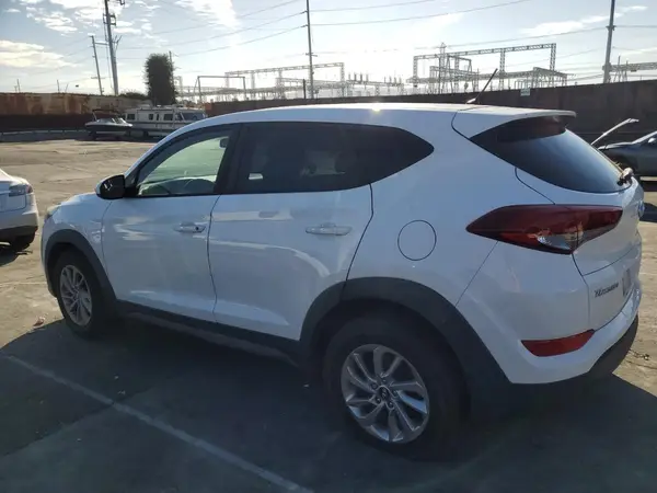KM8J23A49JU696672 2018 HYUNDAI TUCSON - Image 2