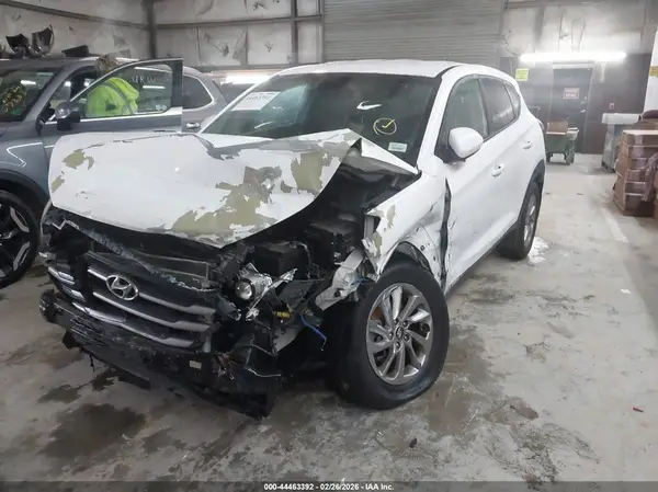 KM8J23A49JU727063 2018 HYUNDAI TUCSON - Image 2