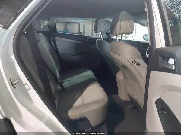 KM8J23A49JU727063 2018 HYUNDAI TUCSON - Image 8
