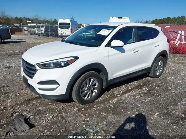 KM8J23A49JU727774 2018 HYUNDAI TUCSON - Image 2