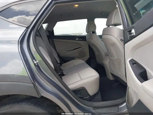 KM8J23A49JU768700 2018 HYUNDAI TUCSON - Image 8