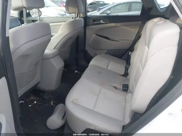 KM8J23A4XGU025911 2016 HYUNDAI TUCSON - Image 8