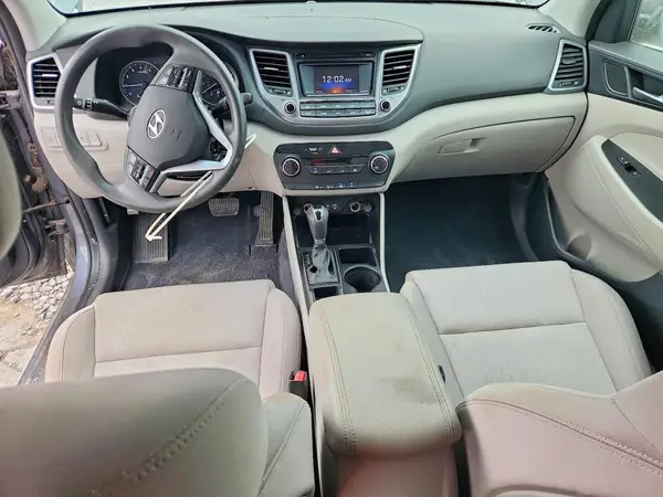 KM8J23A4XGU126995 2016 HYUNDAI TUCSON - Image 8