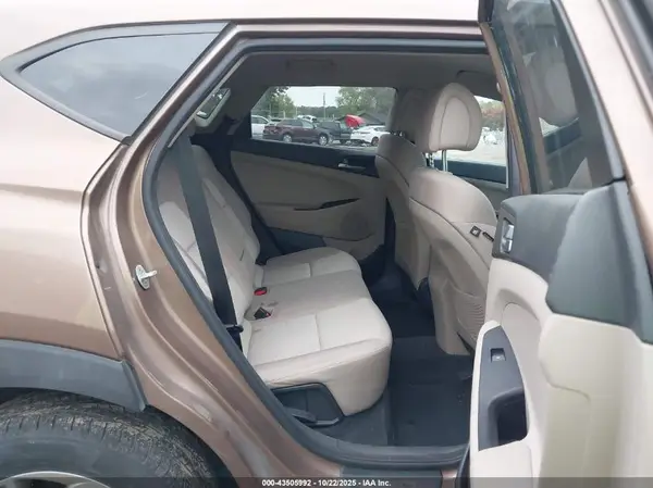 KM8J23A4XGU182855 2016 HYUNDAI TUCSON - Image 8
