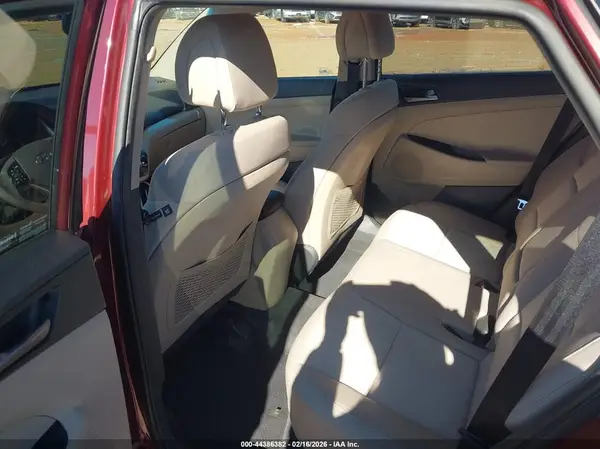KM8J23A4XGU227227 2016 HYUNDAI TUCSON - Image 8