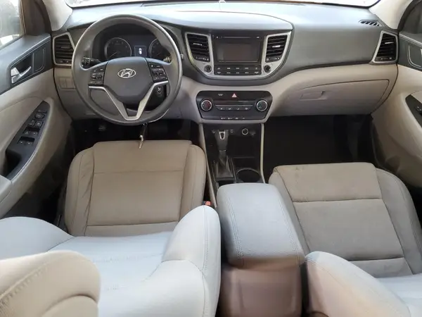 KM8J23A4XHU276042 2017 HYUNDAI TUCSON - Image 8