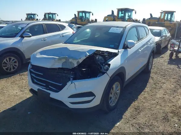 KM8J23A4XHU290796 2017 HYUNDAI TUCSON - Image 2